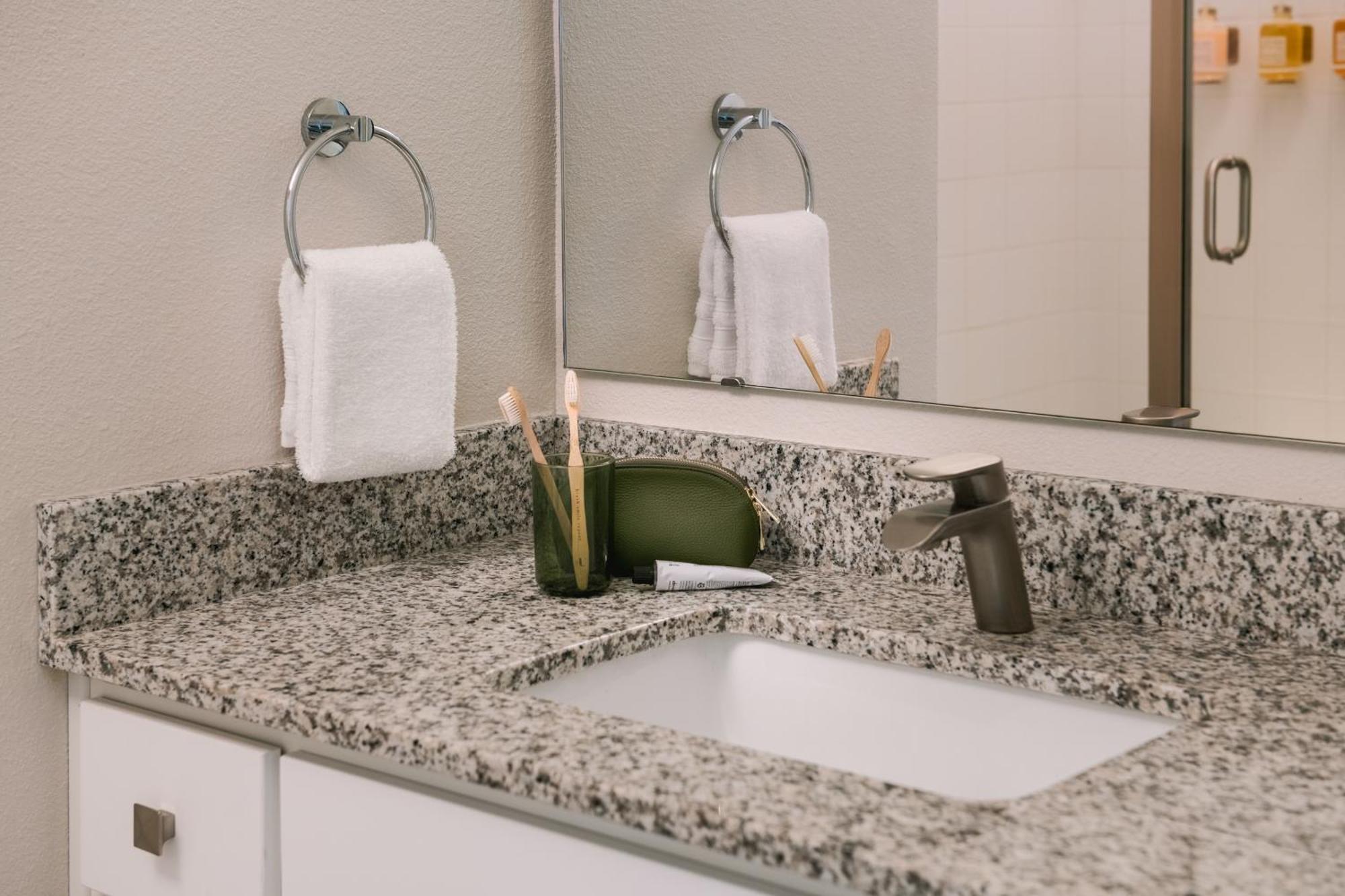 Sonder By Marriott Bonvoy Vista Cay Apartments Williamsburg Room photo